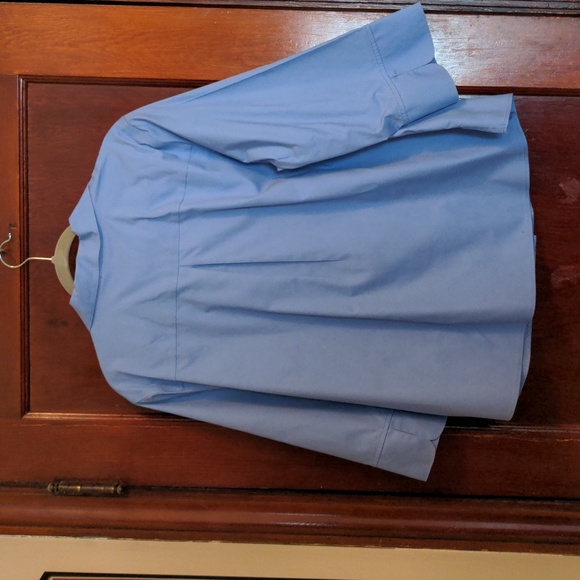 Chico's size 3.5 no iron (kyanite blue) light blue 3/4 sleeve blouse - Picture 2 of 5